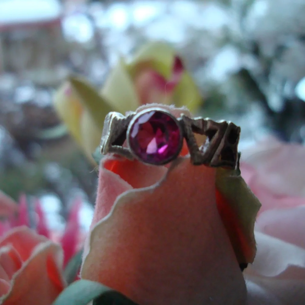 Gold LOVE RING - Picture 6 of 7